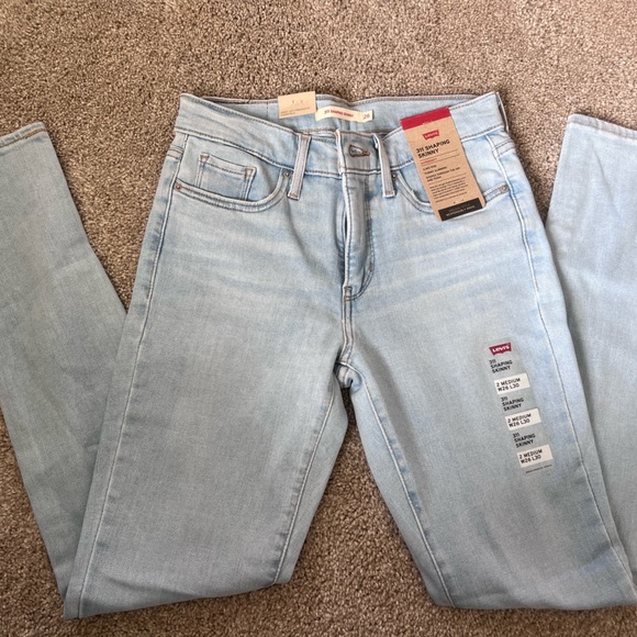 NWT LEVI 311 Shaping Jeans! Size 2 W26 L30! - Picture 3 of 9